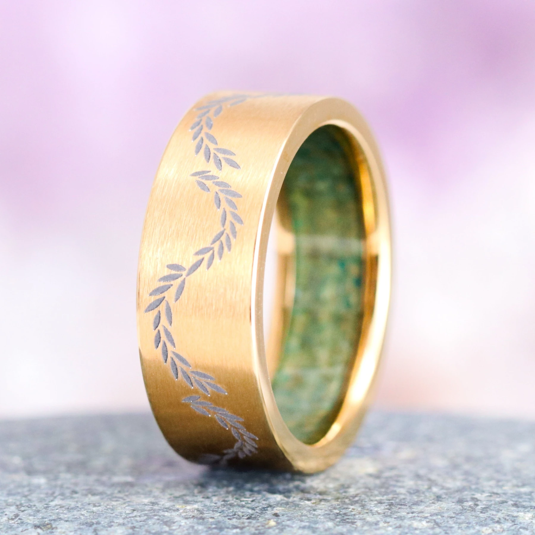 Green Moss Agate Leaf Men's Wedding Band in Gold Titanium (8mm)