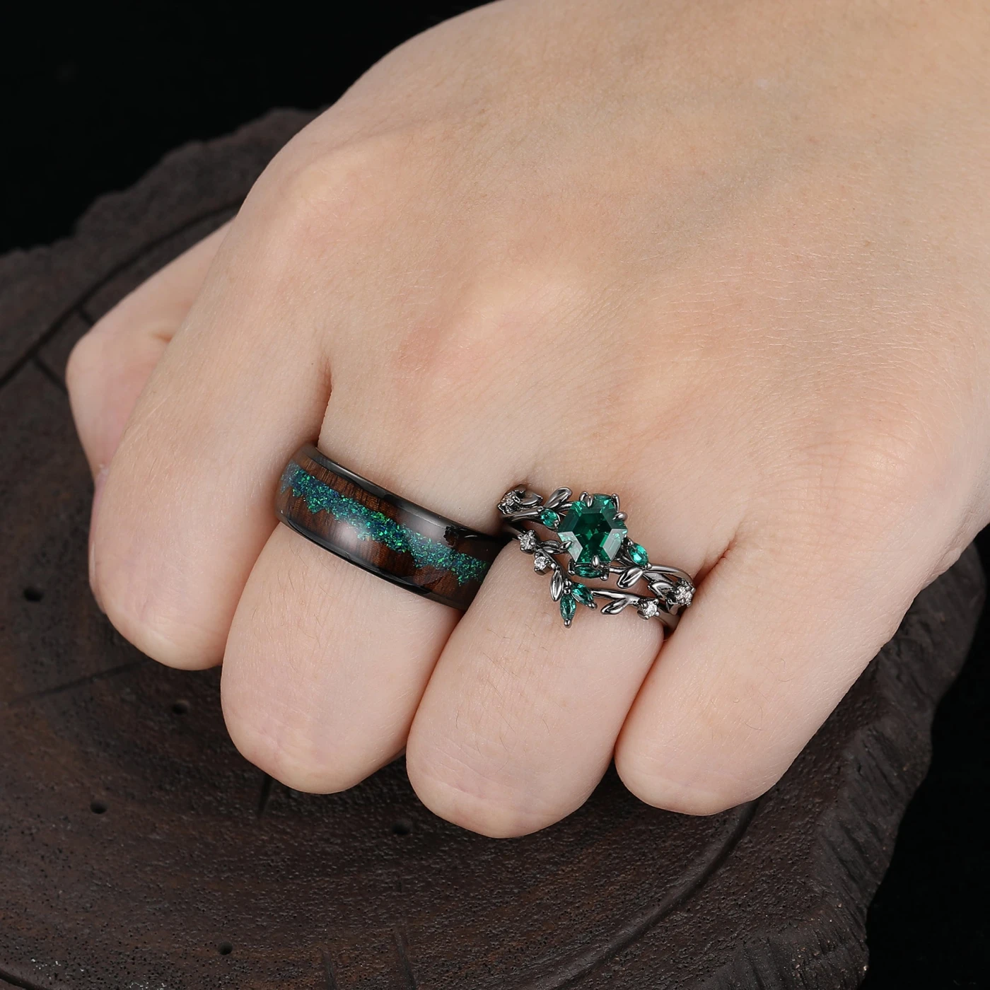 Unique Emerald Leaf Engagement Rings Set For Couples Personalized Green And Black Couples' Set - view 5