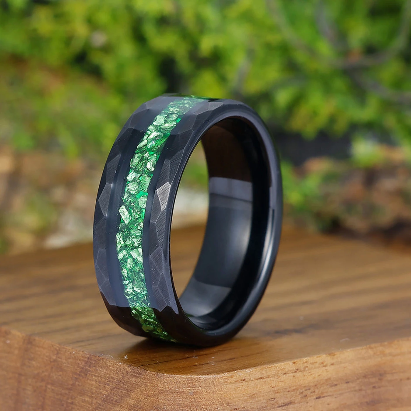Stylish Hammered Emerald Mens Engagement Tungsten Band 8mm Unisex Ring