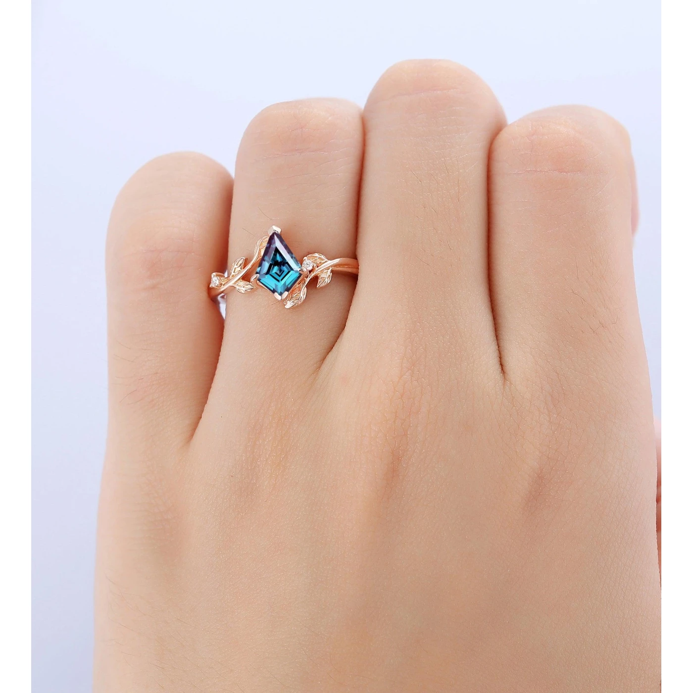 Antique Kite Shaped 1.35CT Alexandrite Engagement Ring Nature Inspired Wedding Promise Ring - view 5