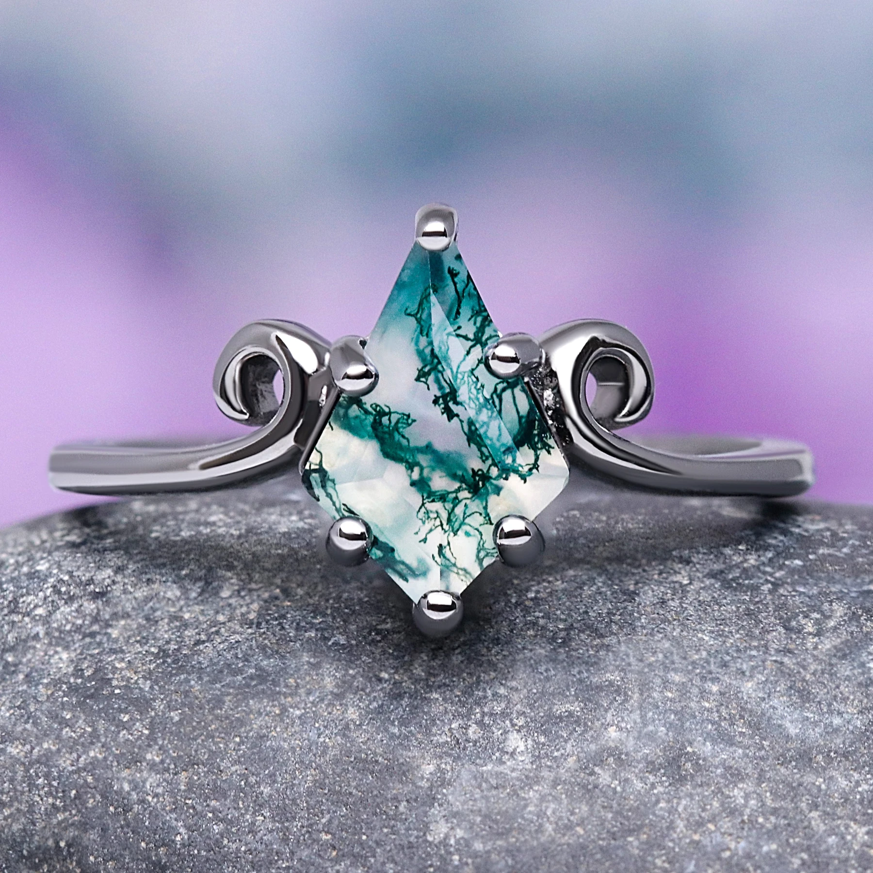 Kite Green Moss Agate Twirl Ring in Black Ruthenium