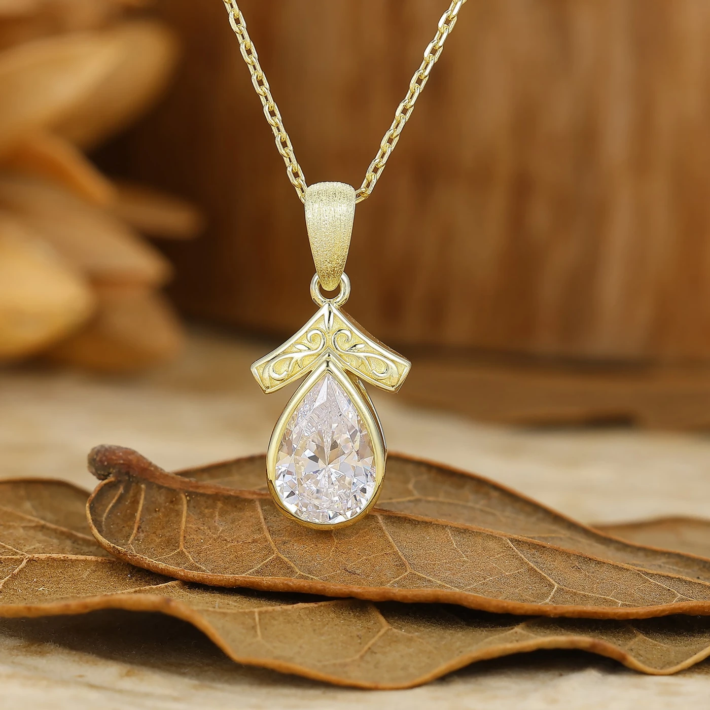 Vintage-Style Pear Cut Moissanite Pendant C-Shaped Pendant Necklace For Her