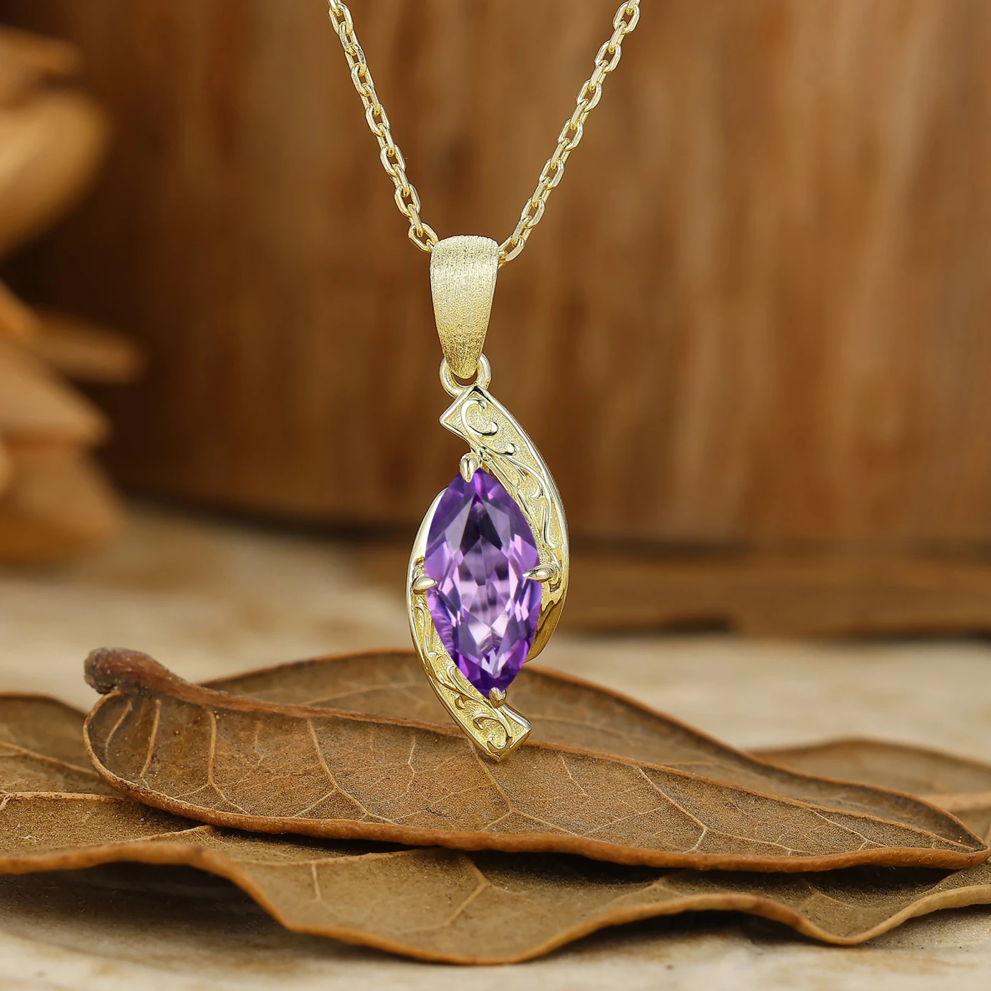 Vintage-Style Marquise Cut Pendant C-Shaped Pendant Necklace For Her