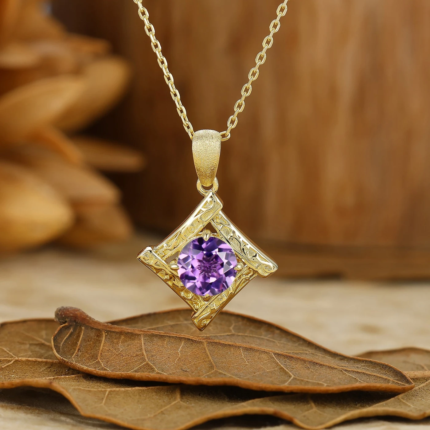 Vintage Filigree Round Cut Engraved Pendant 14K Gold Pendant Necklace For Her