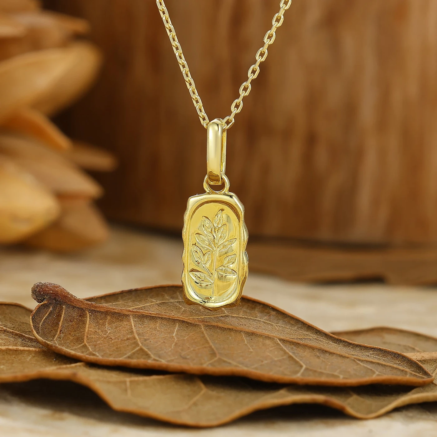 Unique Leaf Engraved Pendant Handcraft Pendant Necklace For Women